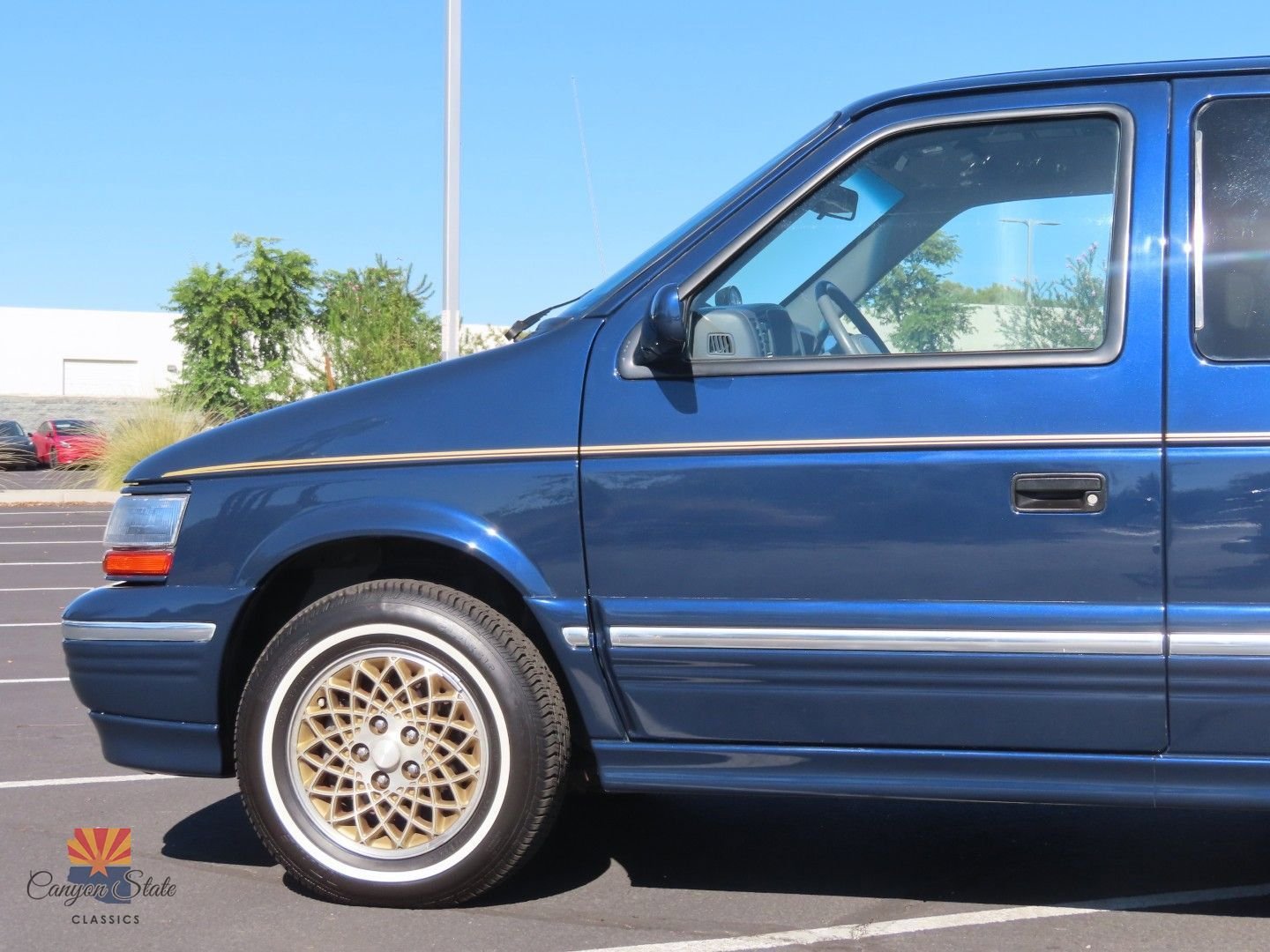 Used 1995 Chrysler Town & Country image 18