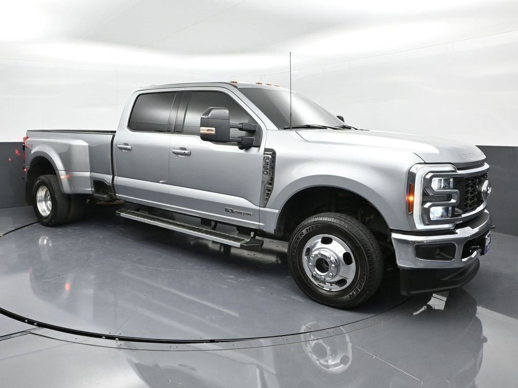 Used 2024 Ford F350 Lariat image 2