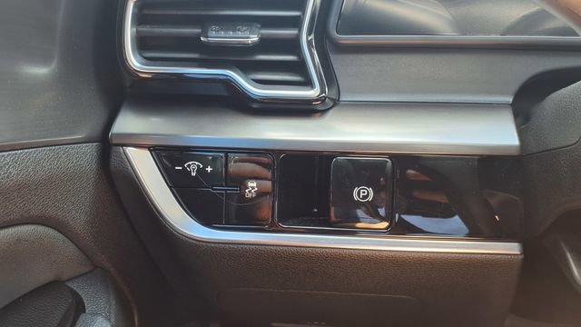 Used 2024 Kia Sportage EX image 30