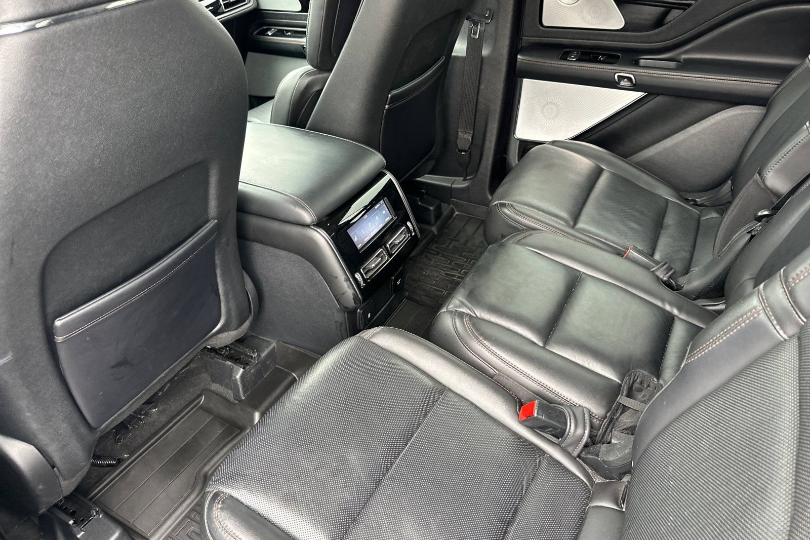 Used 2023 Lincoln Aviator Reserve w/ Equipment Group 201A AWD/4WD image 11