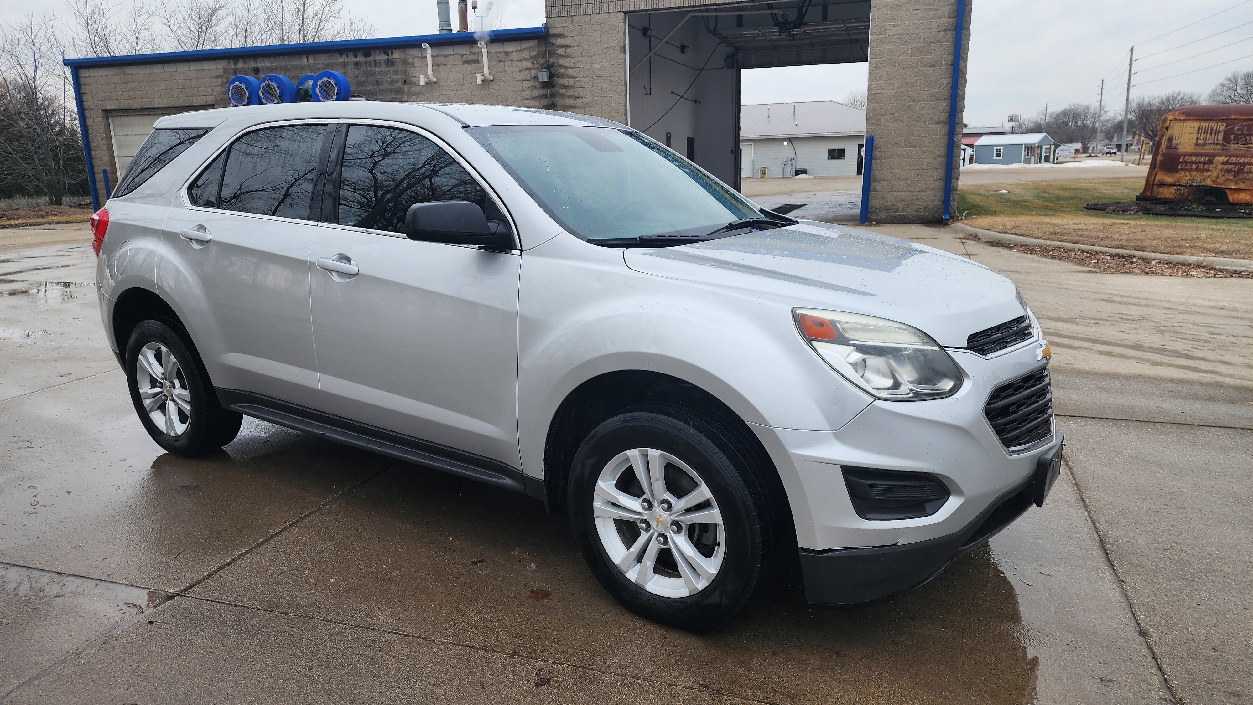 Used 2017 Chevrolet Equinox LS image 3