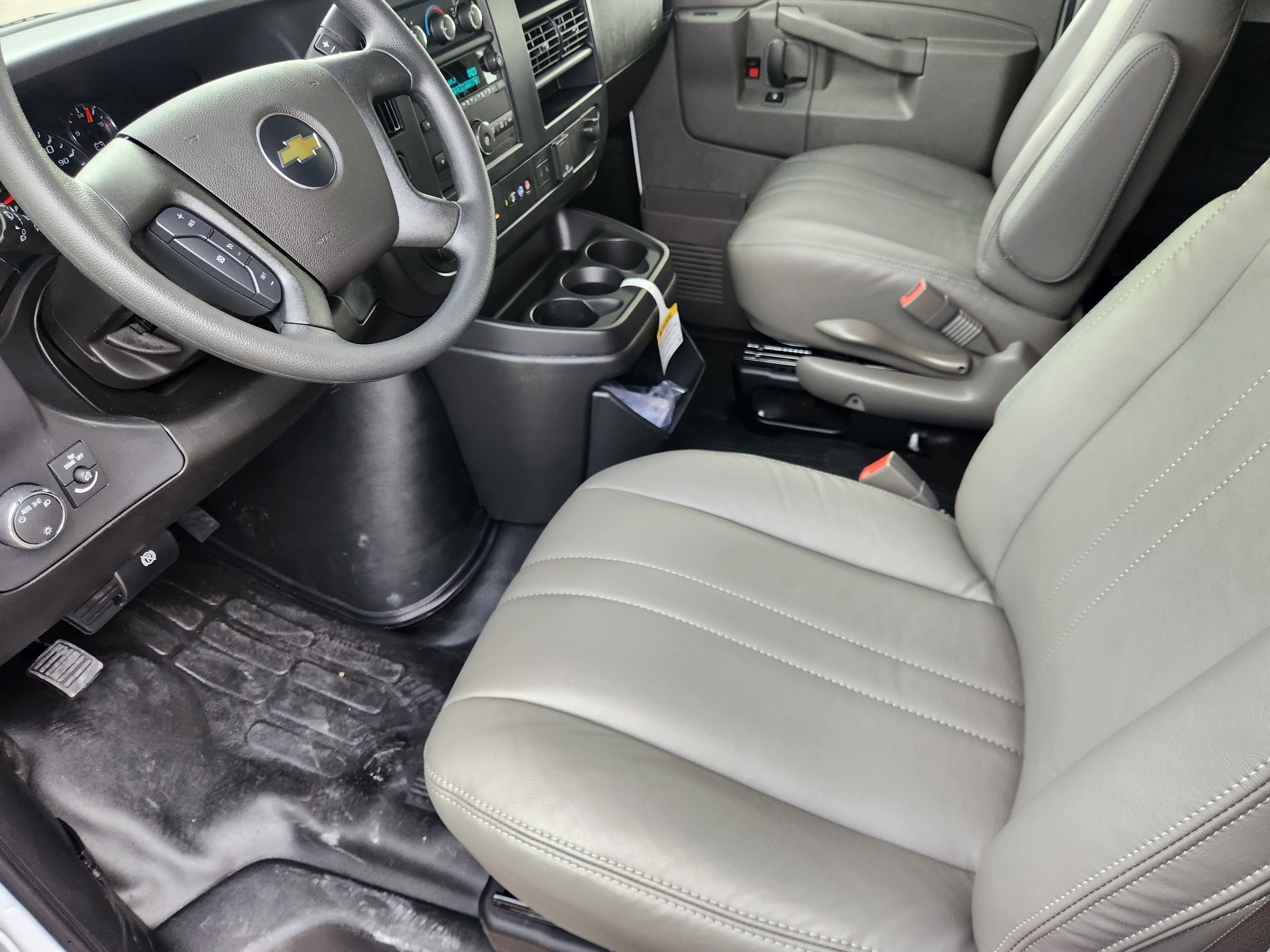 New 2025 Chevrolet Express 2500 w/ Driver Convenience Package image 4