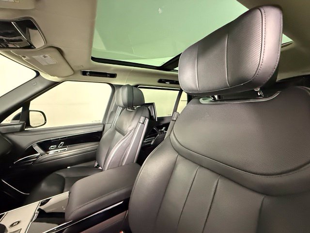 Used 2025 Land Rover Range Rover Long Wheelbase Autobiography AWD/4WD image 5