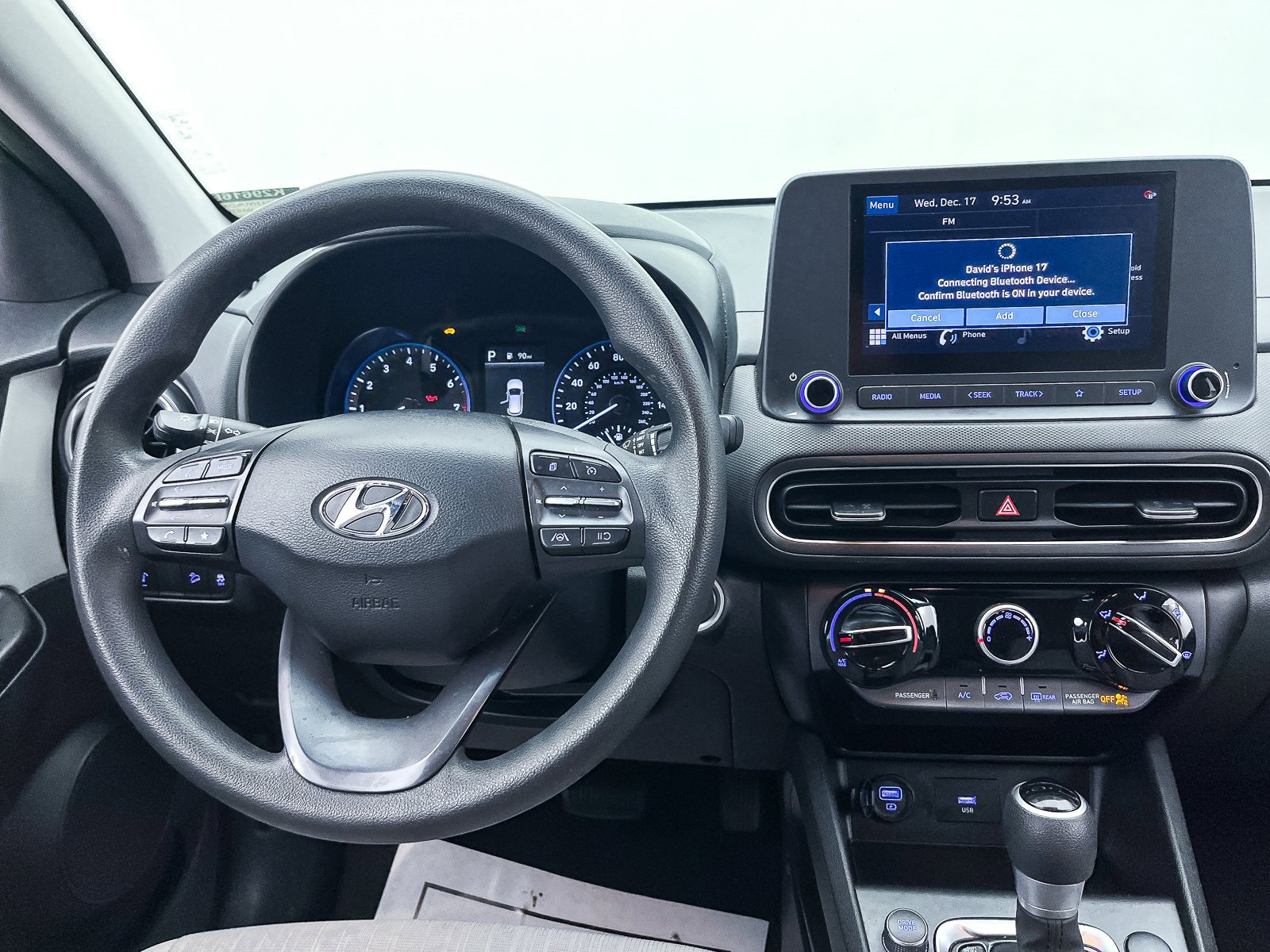 Used 2023 Hyundai Kona SEL image 3