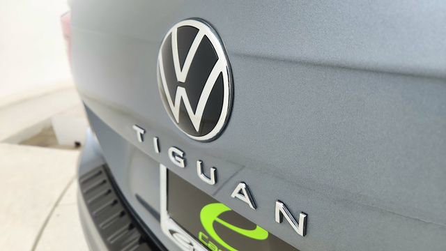 Used 2023 Volkswagen Tiguan SE R-Line image 16