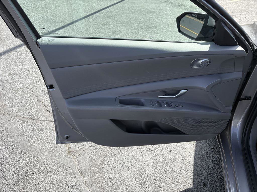 Used 2024 Hyundai Elantra SEL image 3