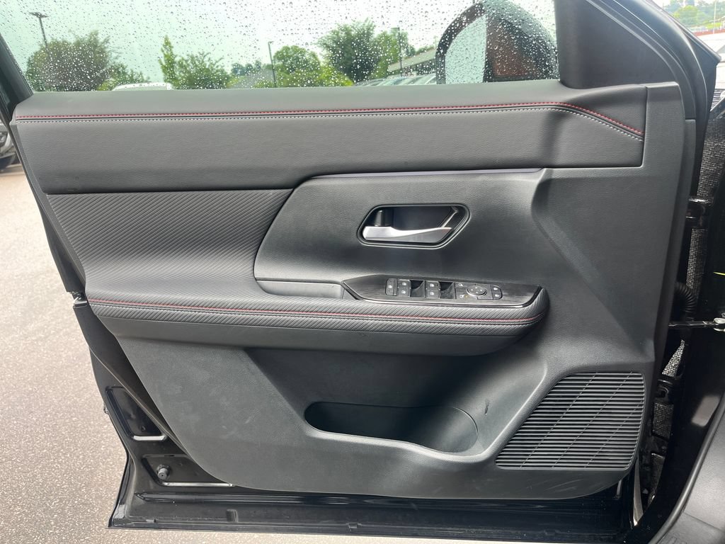 Certified 2026 Nissan Kicks SR FWD image 10
