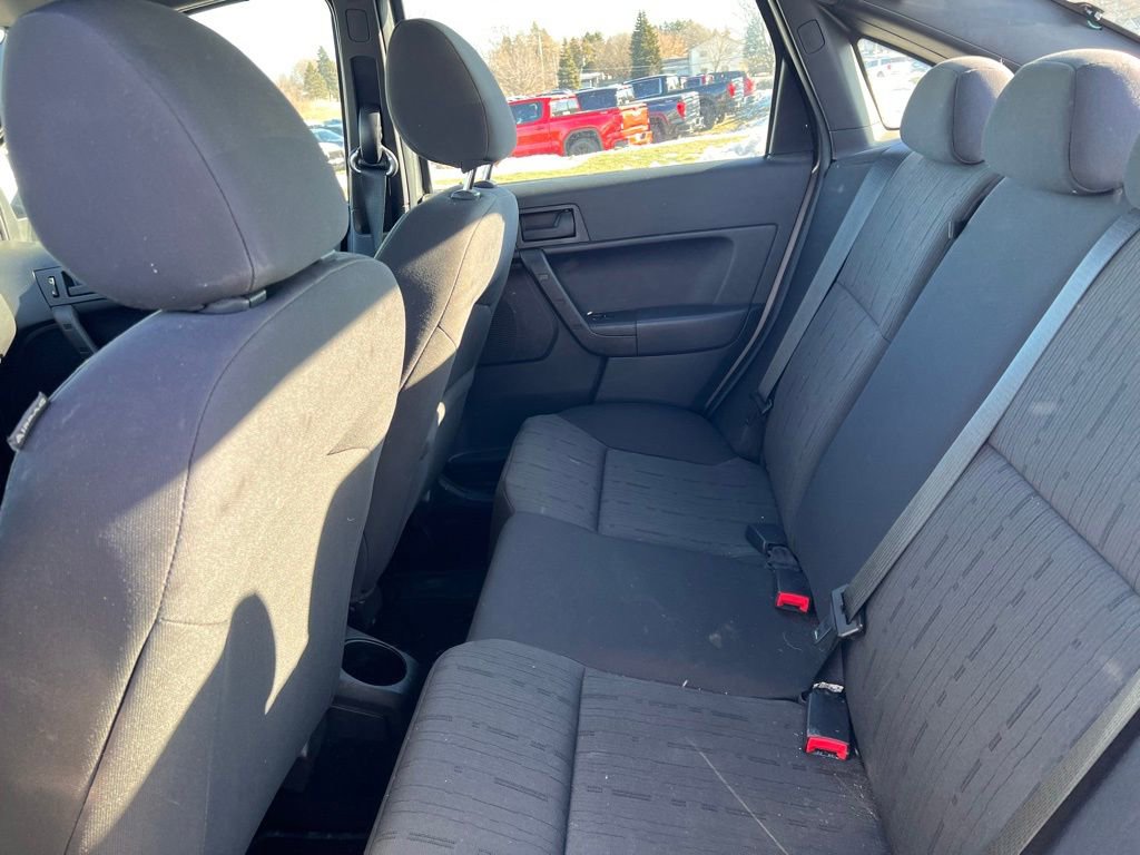 Used 2011 Ford Focus SE image 3