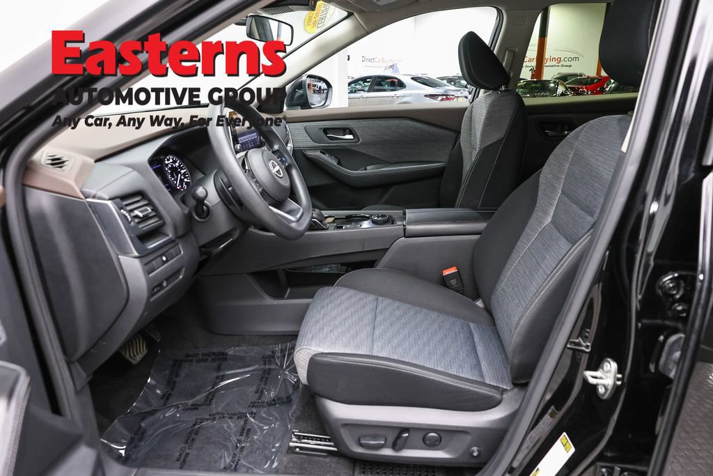 Used 2023 Nissan Rogue SV AWD/4WD image 13