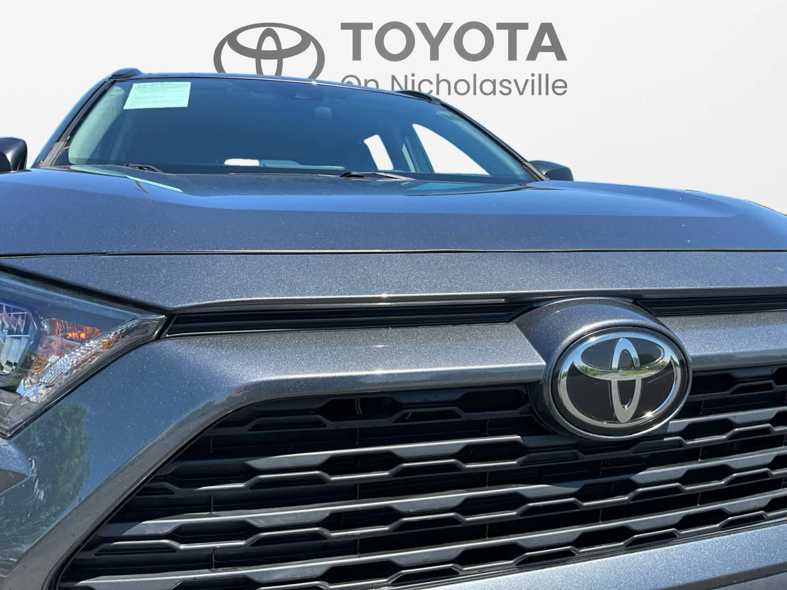 Used 2021 Toyota RAV4 LE AWD/4WD image 18