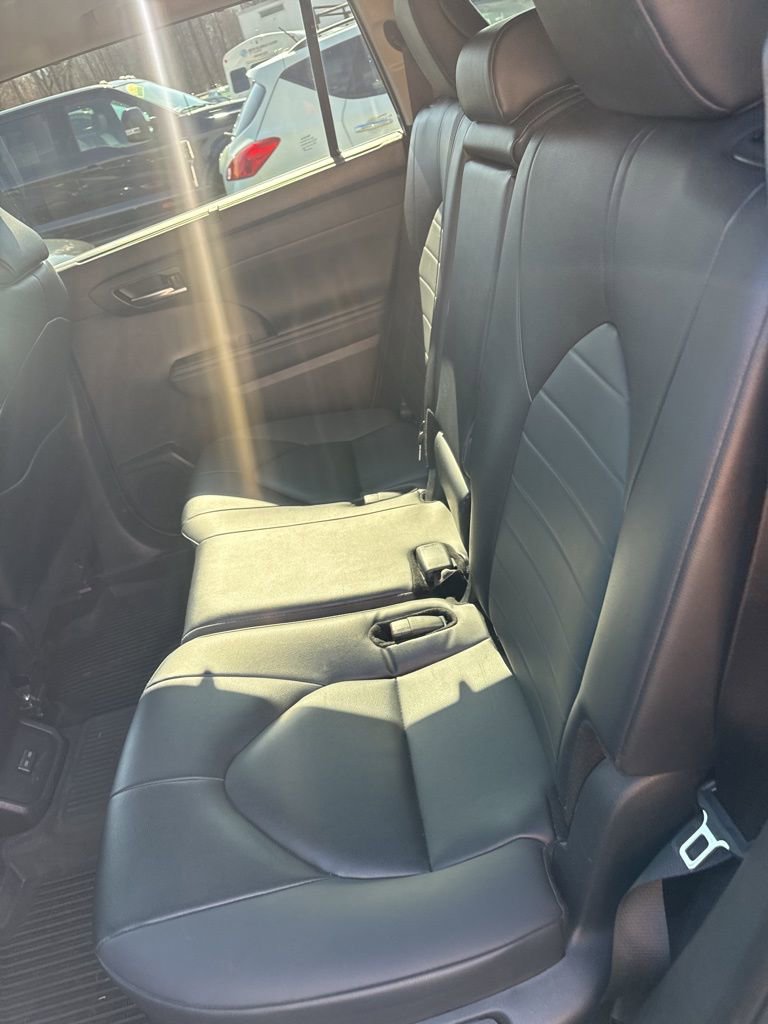 Used 2024 Toyota Highlander XLE image 16