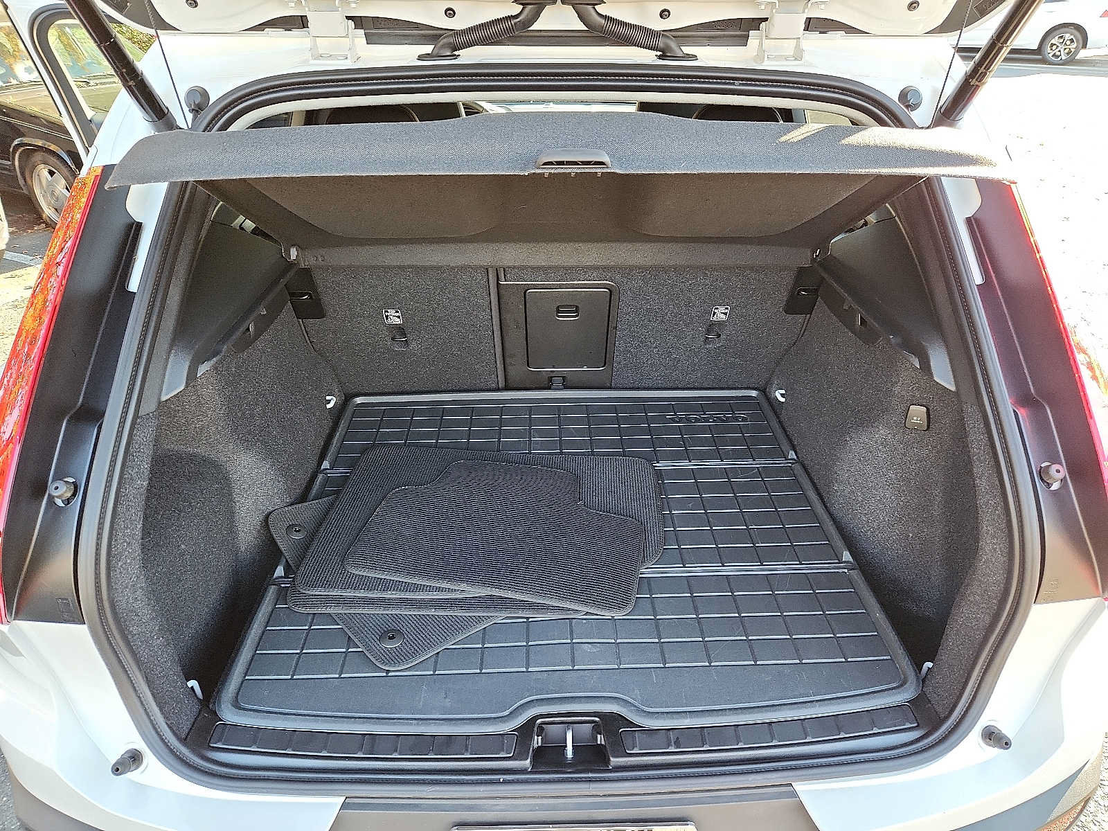 Certified 2024 Volvo XC40 B5 Plus w/ Protection Package Premier AWD/4WD image 26