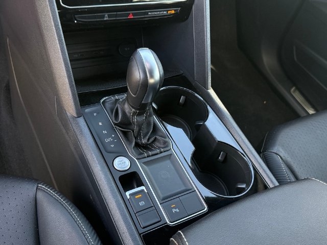 Used 2023 Volkswagen Atlas Cross Sport SE FWD image 22