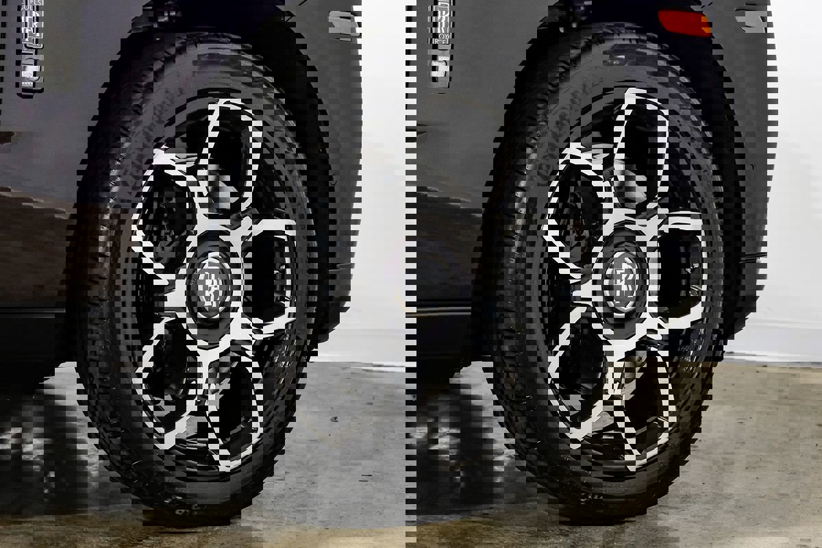 Used 2023 Rolls-Royce Cullinan Black Badge w/ Dark Exterior Package image 67