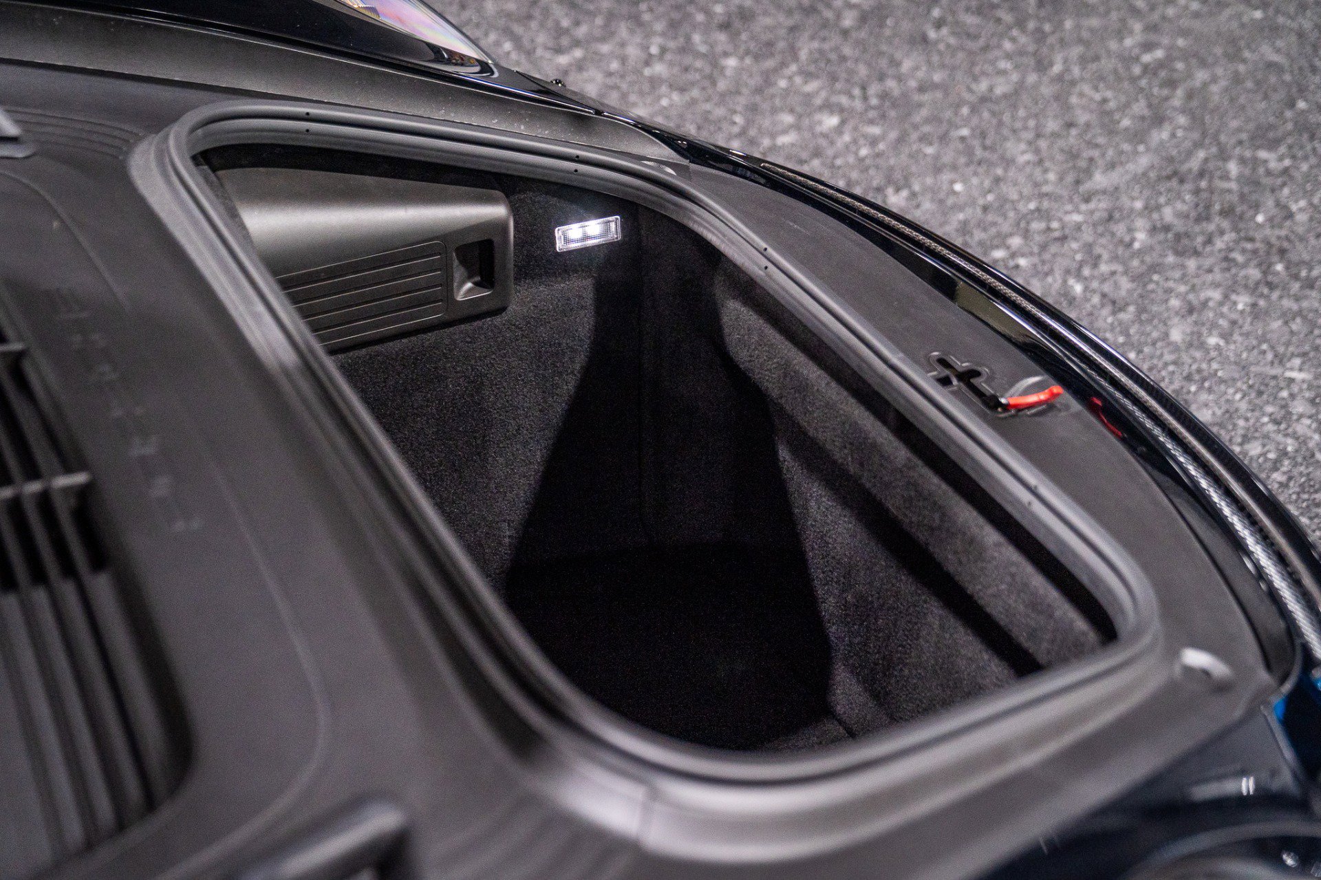 Used 2018 Porsche 911 GT2 RS image 40