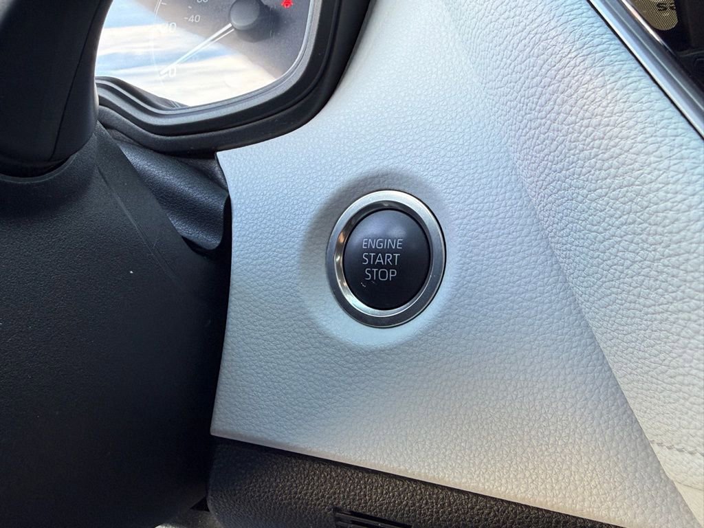 Certified 2025 Toyota Corolla SE image 31