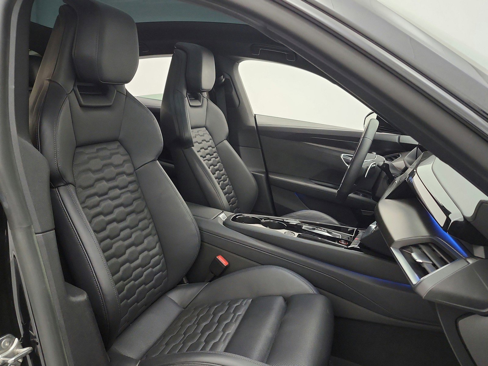 Used 2023 Audi e-tron GT Premium Plus w/ Performance Package image 18