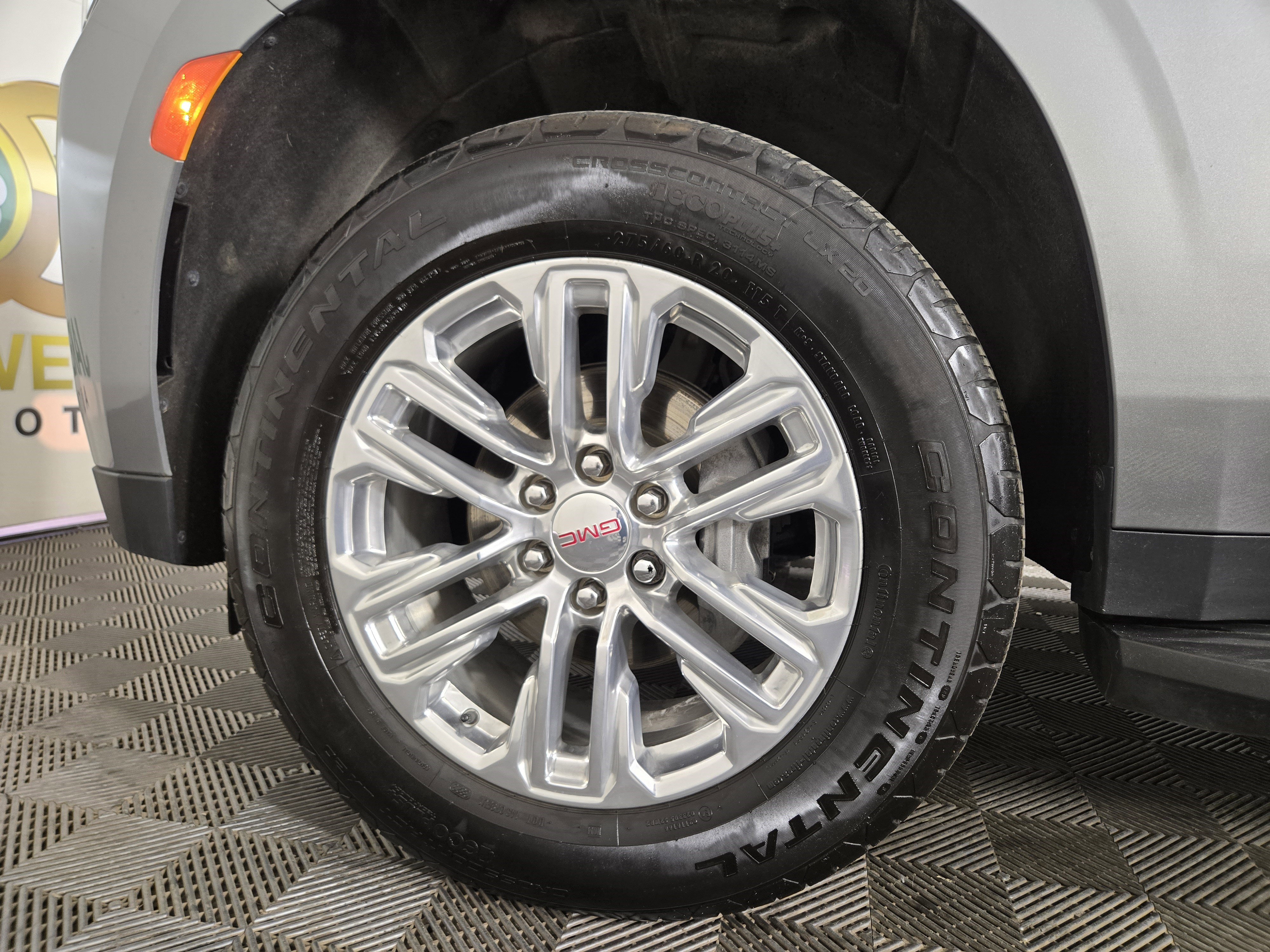 Certified 2023 GMC Yukon SLT w/ LPO, Floor Liner Package AWD/4WD image 35