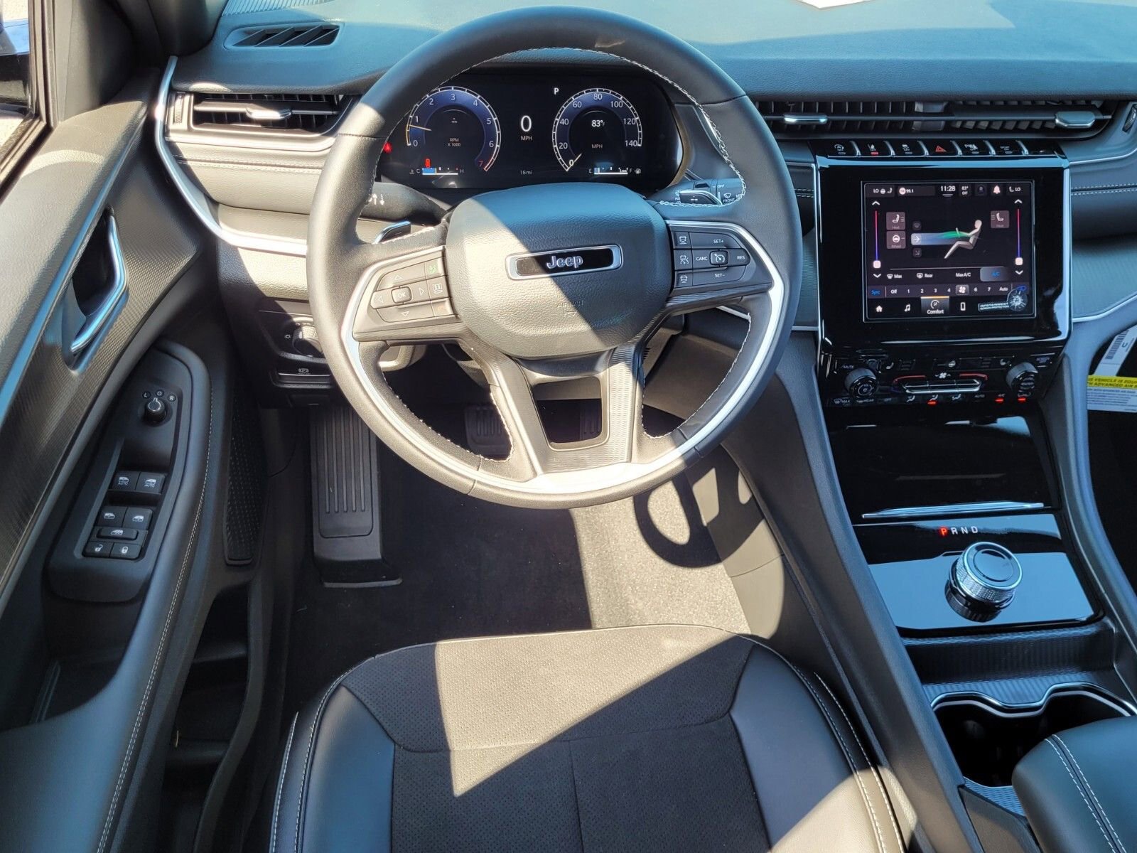 New 2025 Jeep Grand Cherokee Altitude image 5