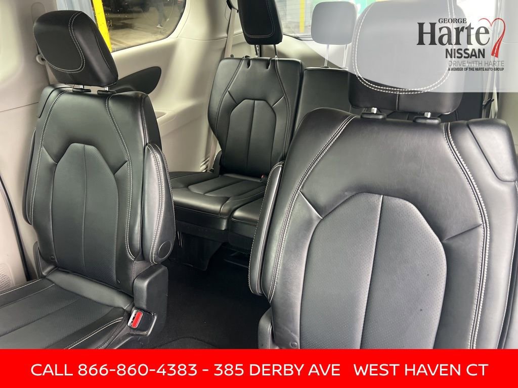 Used 2024 Chrysler Pacifica Touring-L image 27