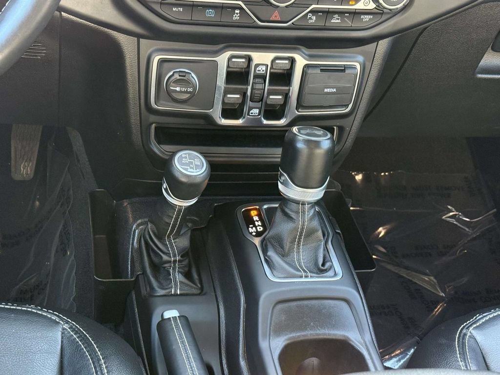 Used 2021 Jeep Wrangler Unlimited Sahara w/ Cold Weather Group AWD/4WD image 22