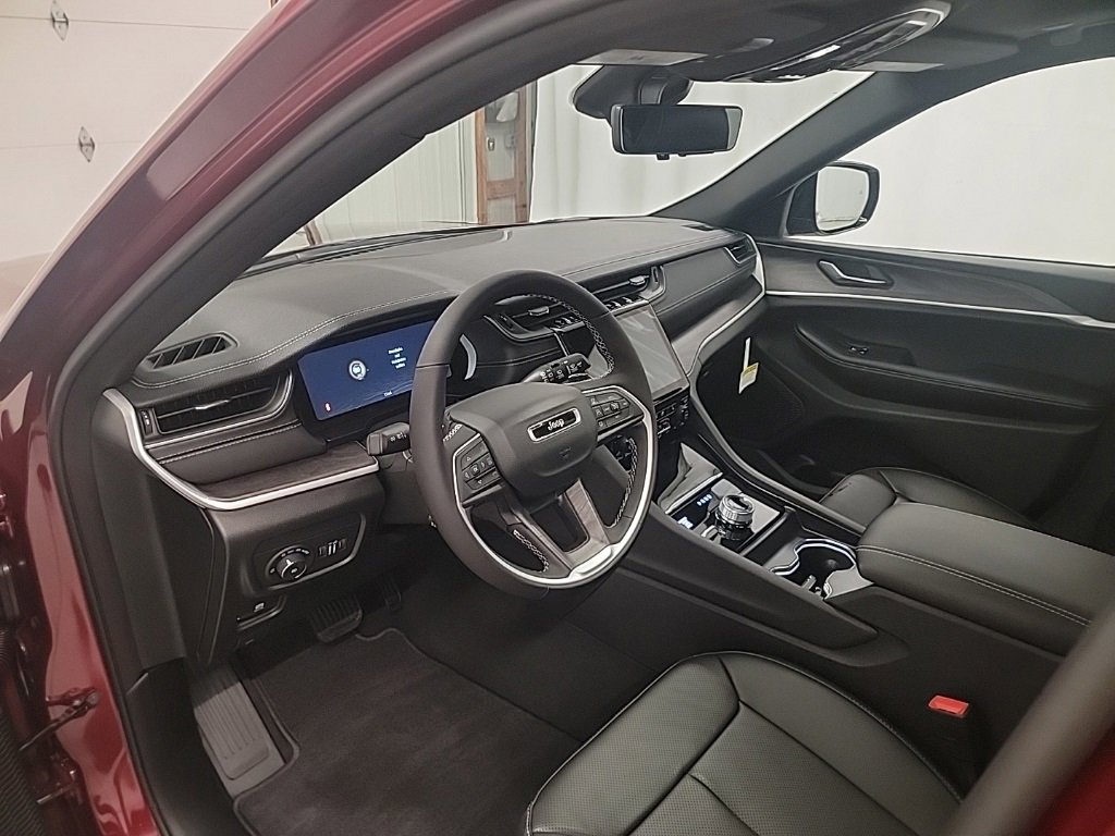 New 2025 Jeep Grand Cherokee L Limited w/ Luxury Tech Group II image 15