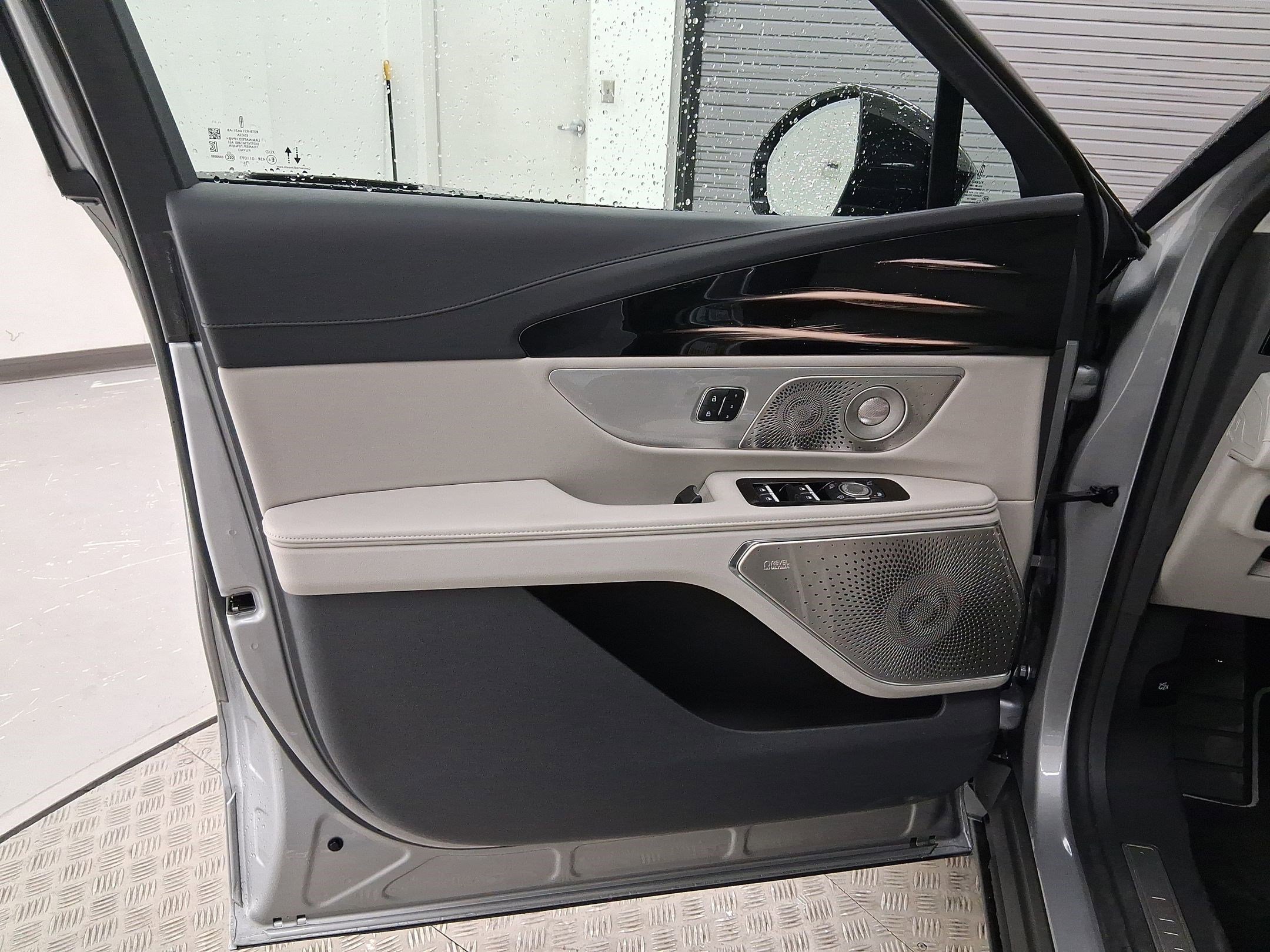 Used 2026 Lincoln Nautilus Reserve image 12