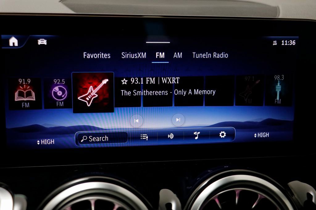 Used 2025 Mercedes-Benz GLB 35 AMG 4MATIC image 9