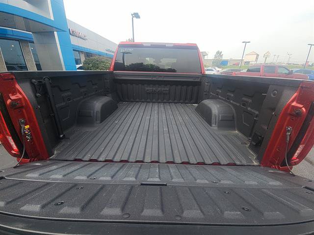 Used 2025 GMC Sierra 1500 SLT w/ SLT Convenience Package AWD/4WD image 14