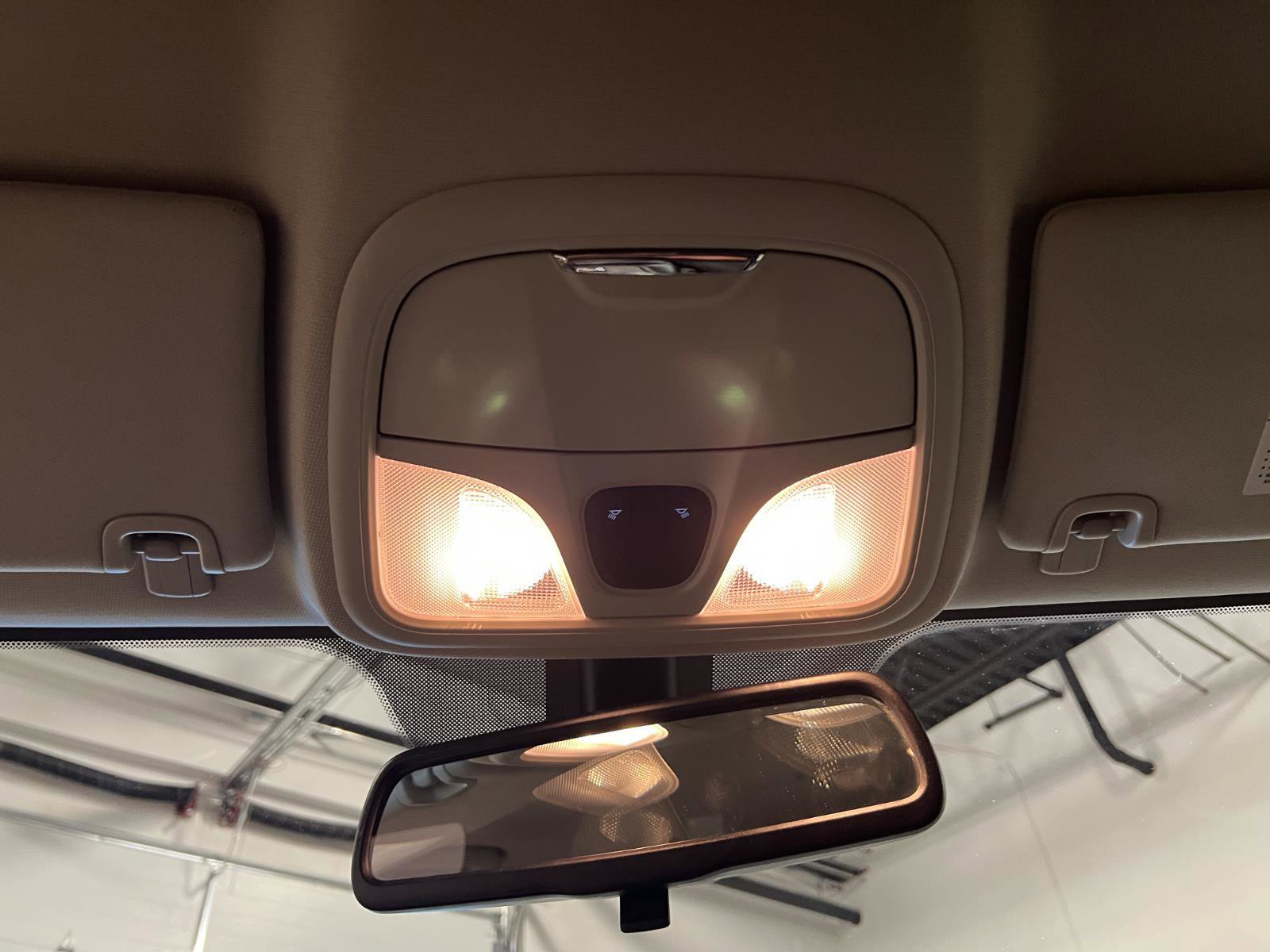 Used 2018 Jeep Cherokee Latitude w/ Cold Weather Group image 22