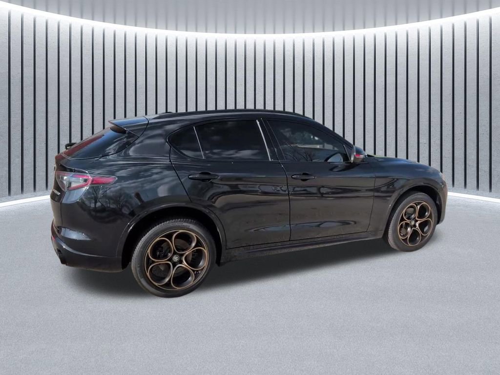 Used 2025 Alfa Romeo Stelvio Sprint image 8