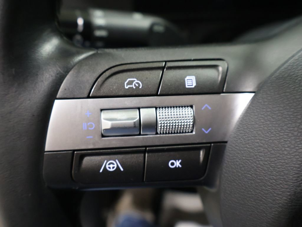 Used 2025 Hyundai Kona SEL image 32