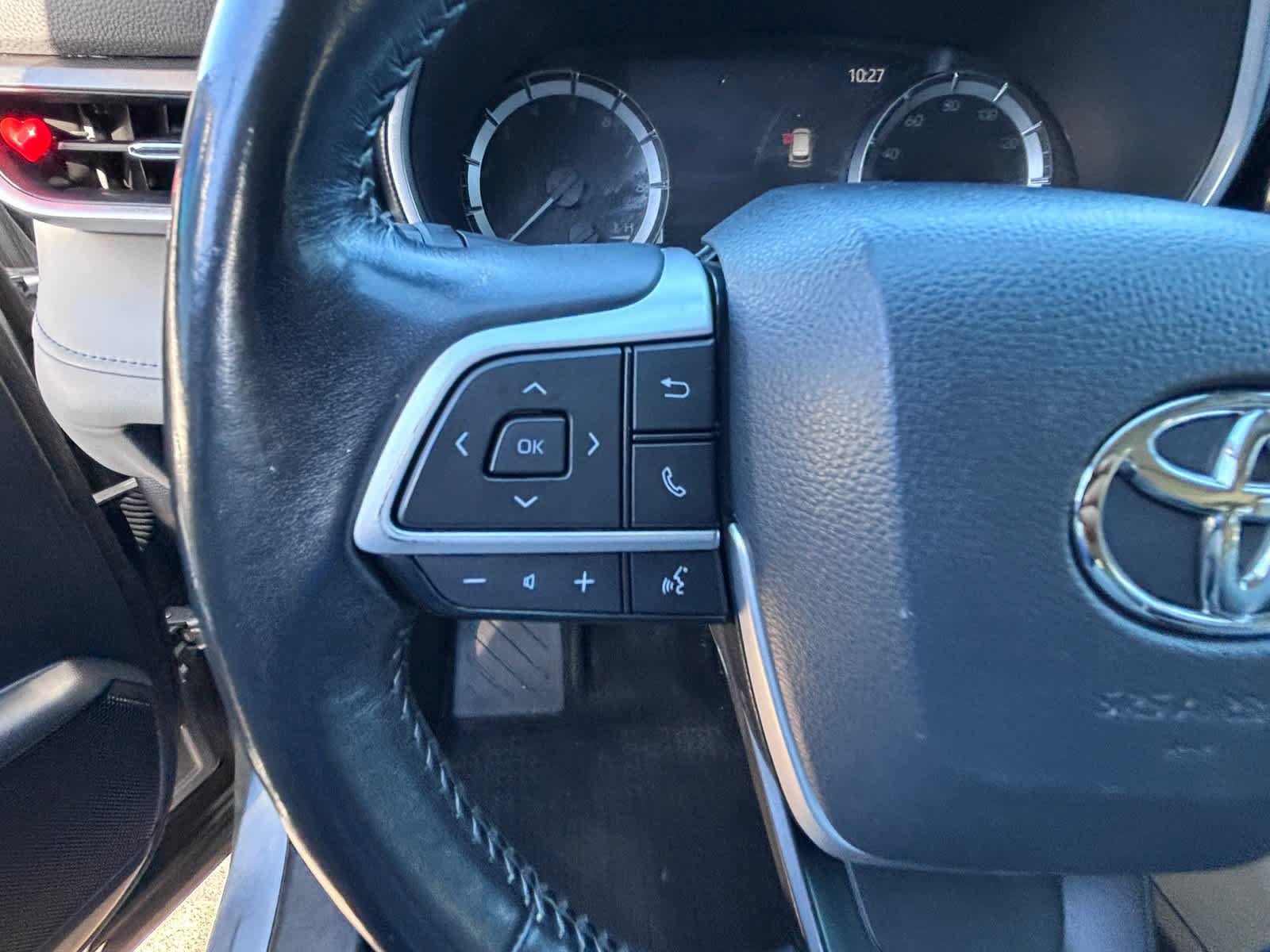 Used 2023 Toyota Highlander XLE FWD image 17
