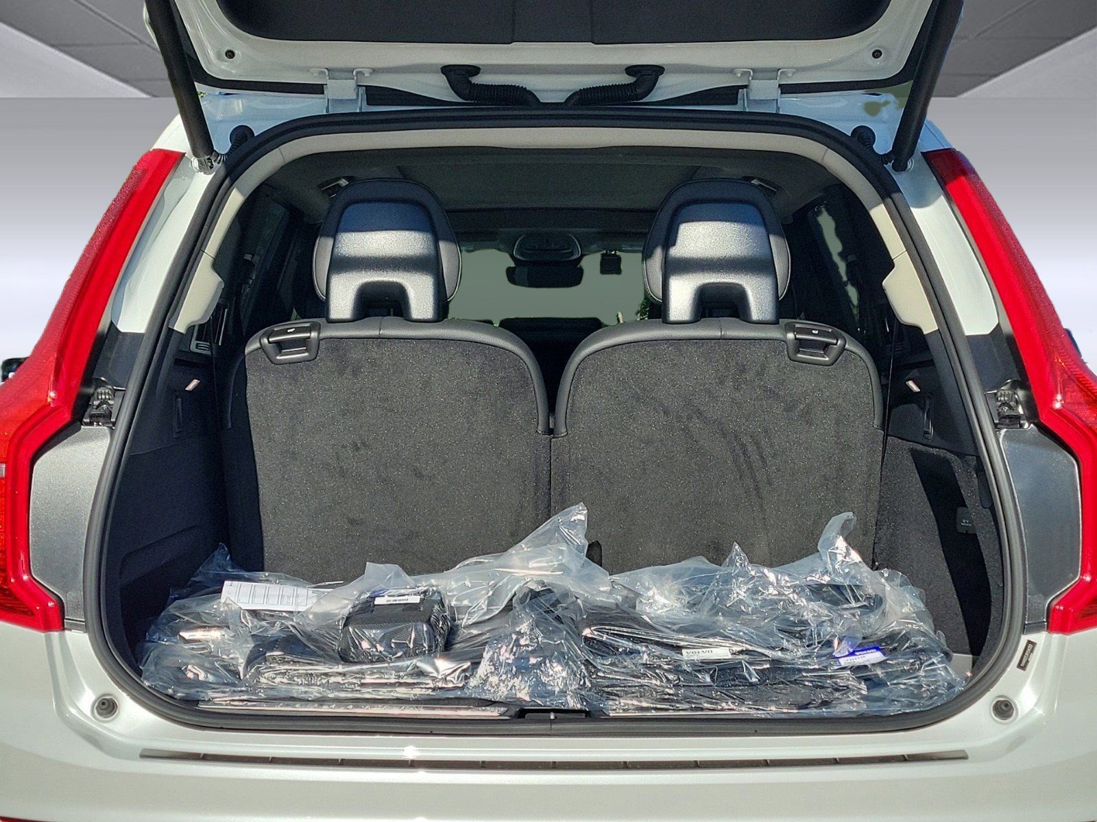 New 2024 Volvo XC90 T8 Plus w/ Protection Package Premier image 38