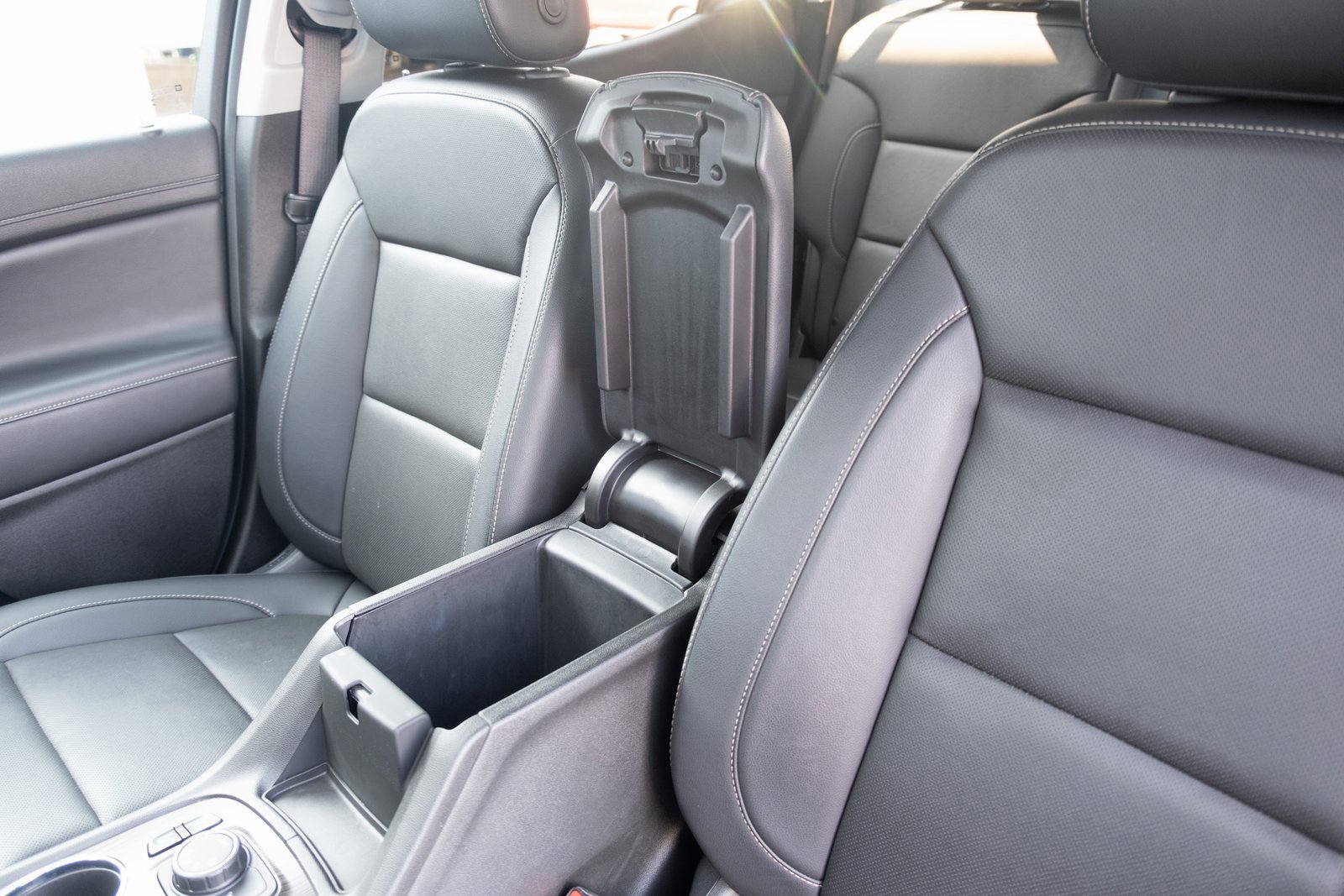 Used 2023 GMC Acadia SLT image 9