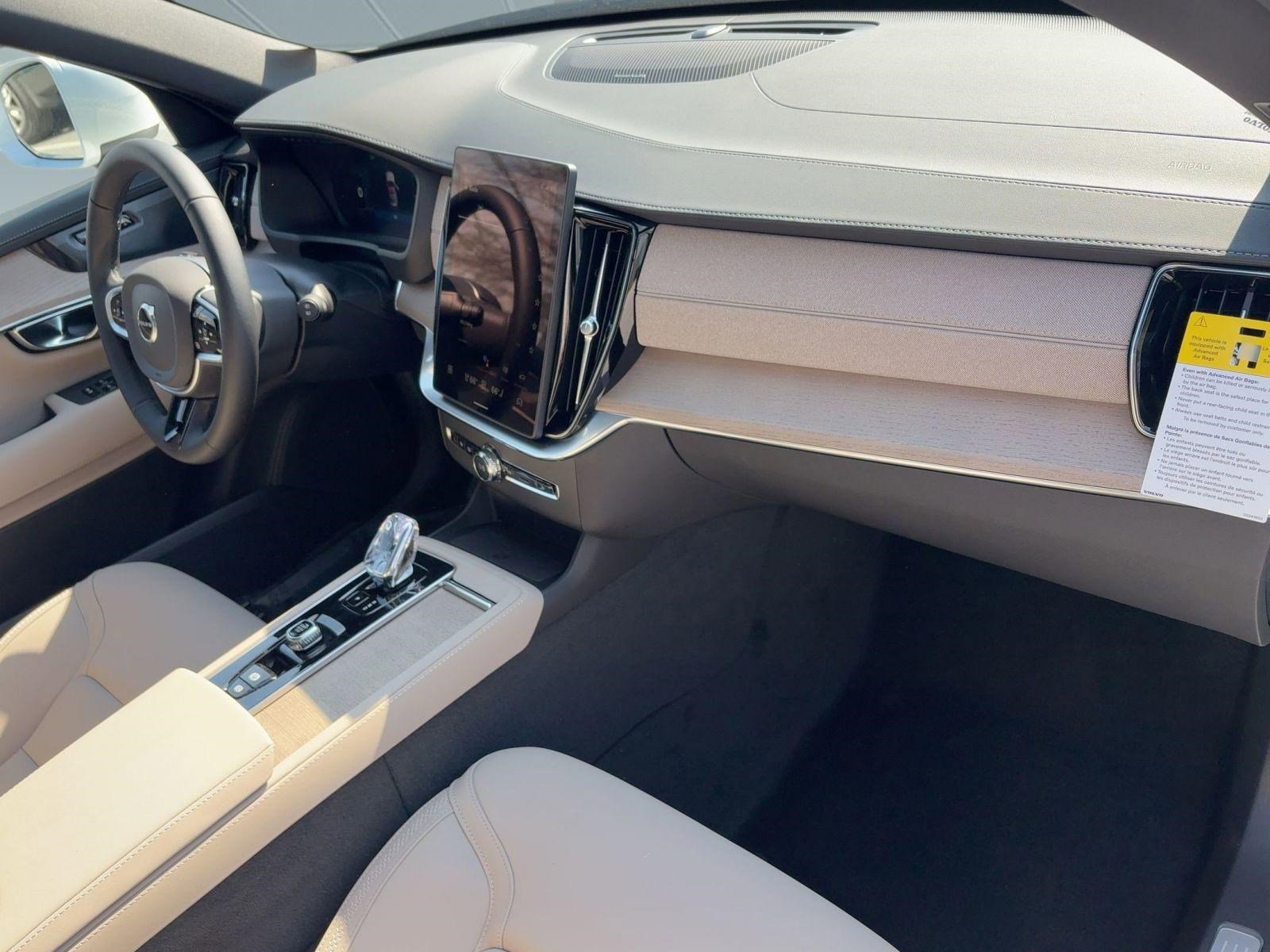 New 2026 Volvo XC90 T8 Plus w/ Protection Package Premier image 31