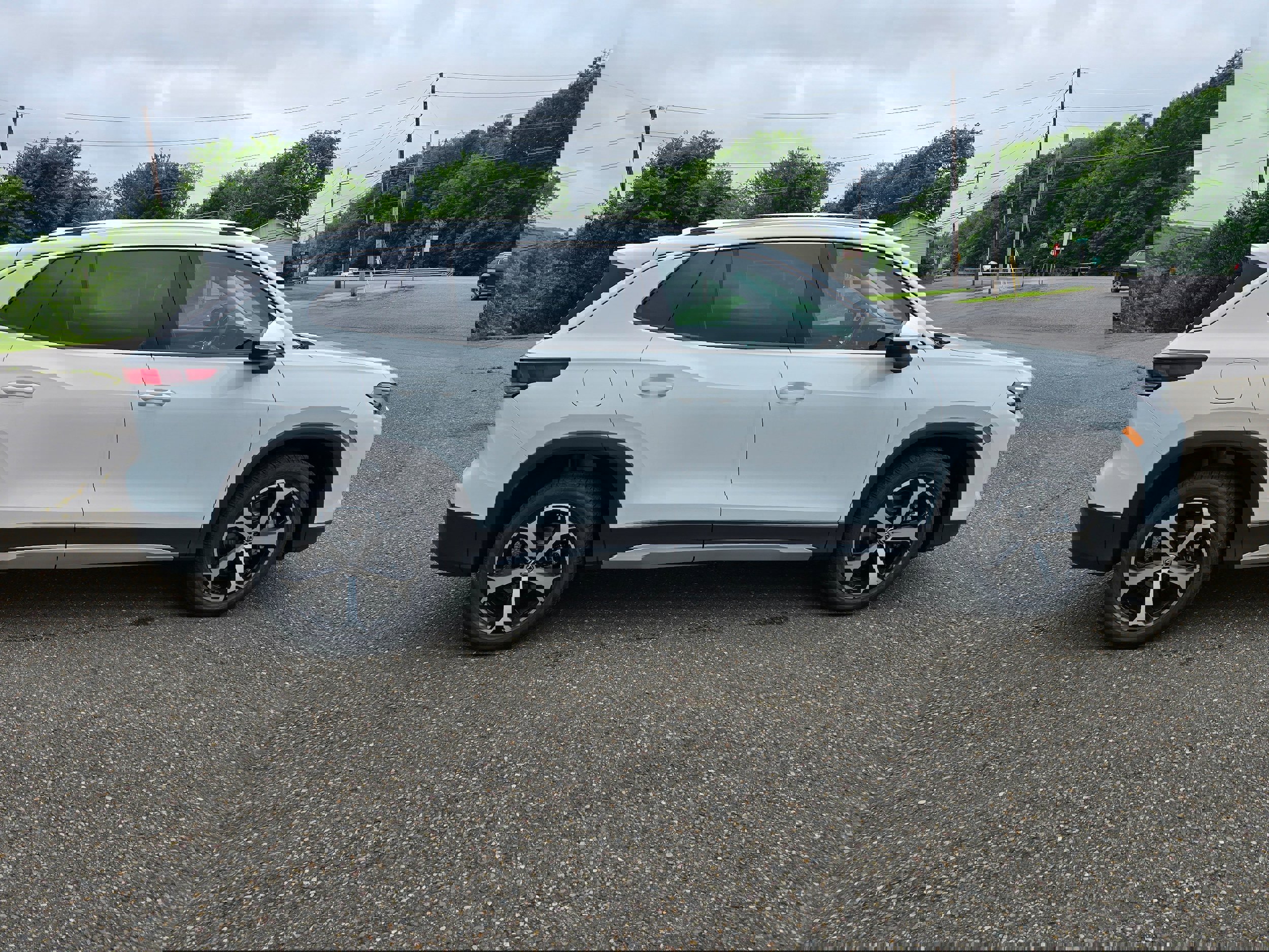 New 2025 Volkswagen Tiguan SE image 8