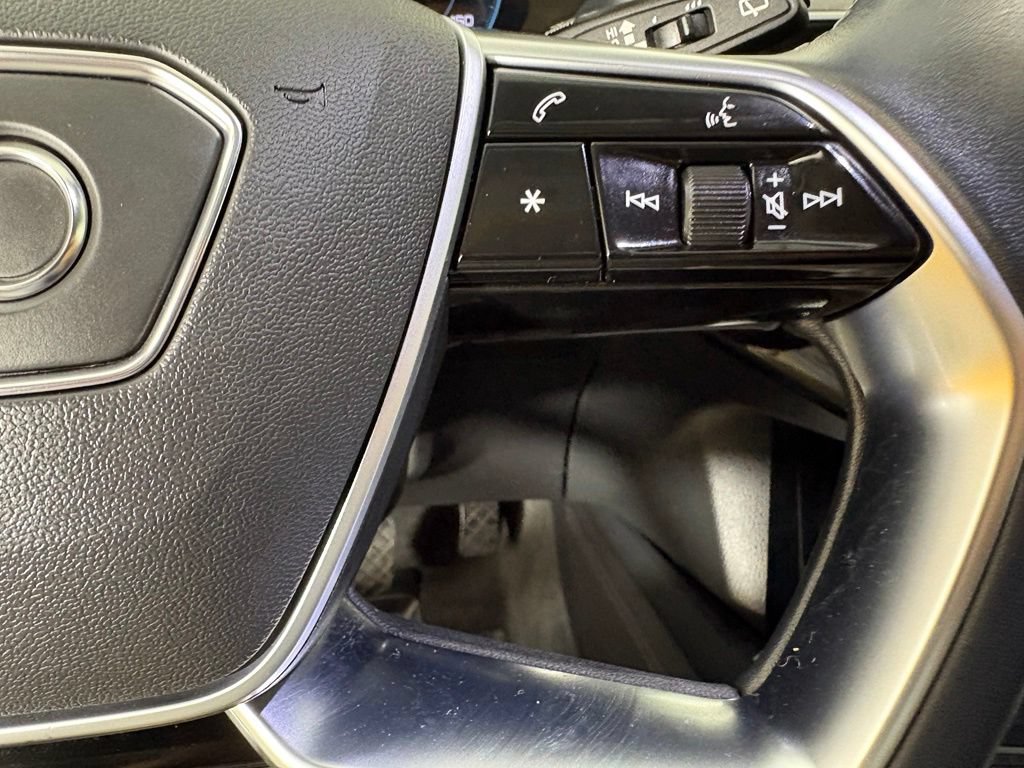 Used 2022 Audi e-tron Premium AWD/4WD image 25