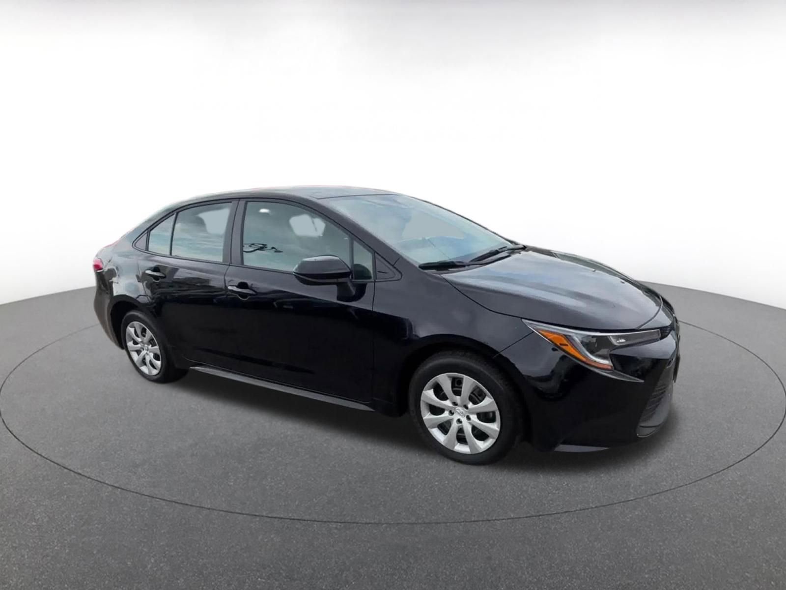 Used 2025 Toyota Corolla LE video 2