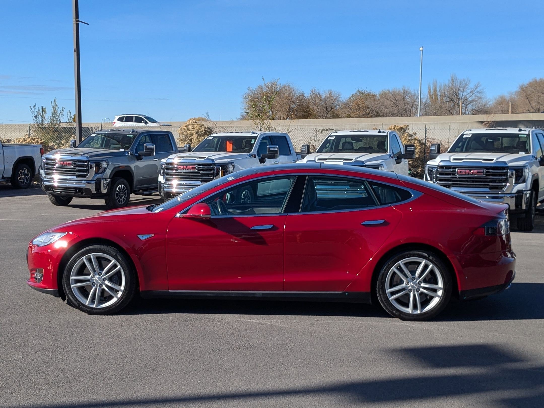 Used 2015 Tesla Model S 85D image 2