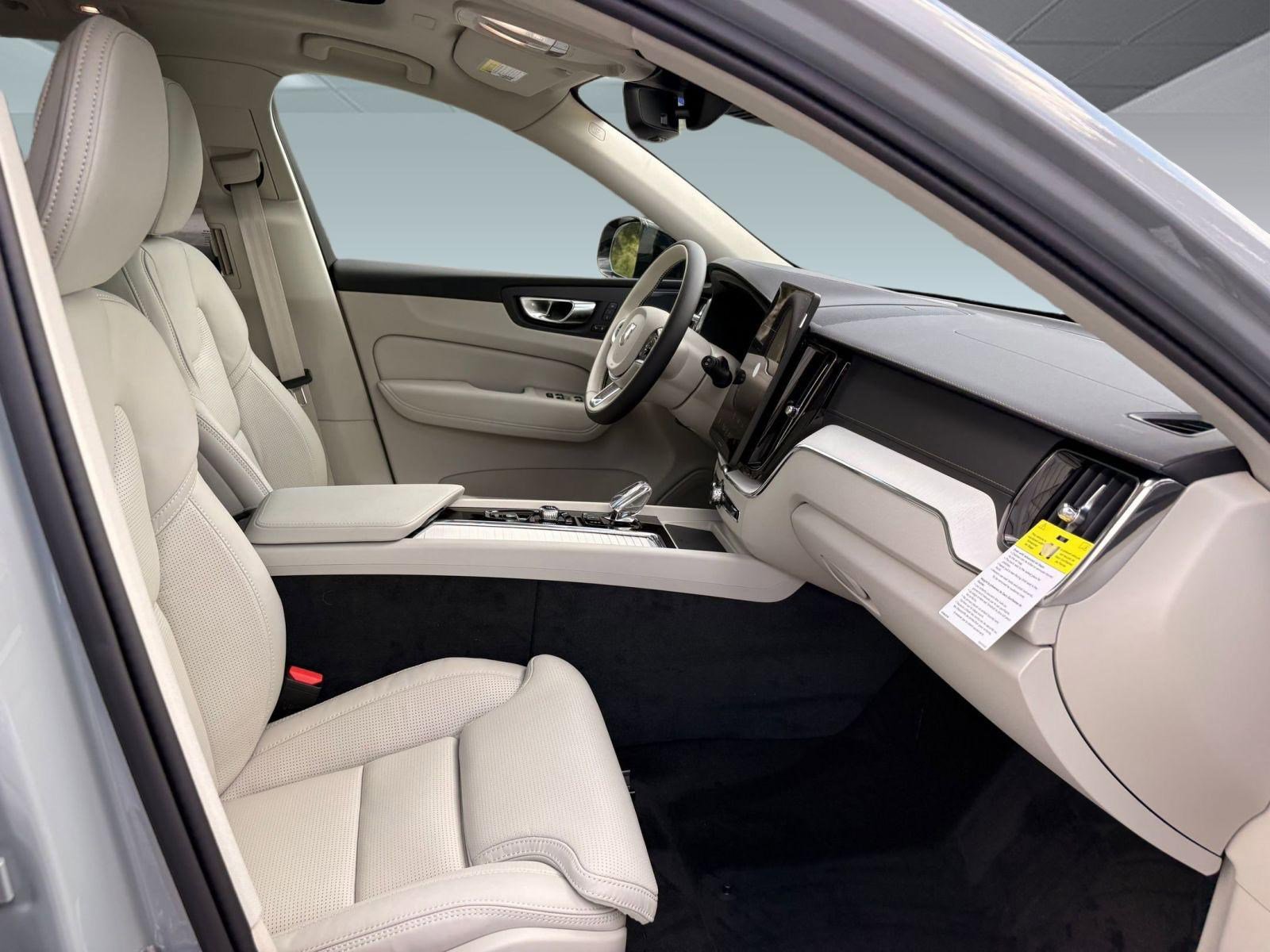 New 2026 Volvo XC60 B5 Ultra w/ Climate Package image 27