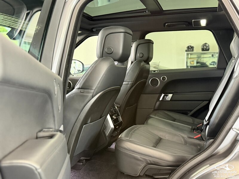 Used 2018 Land Rover Range Rover Sport HSE AWD/4WD image 34