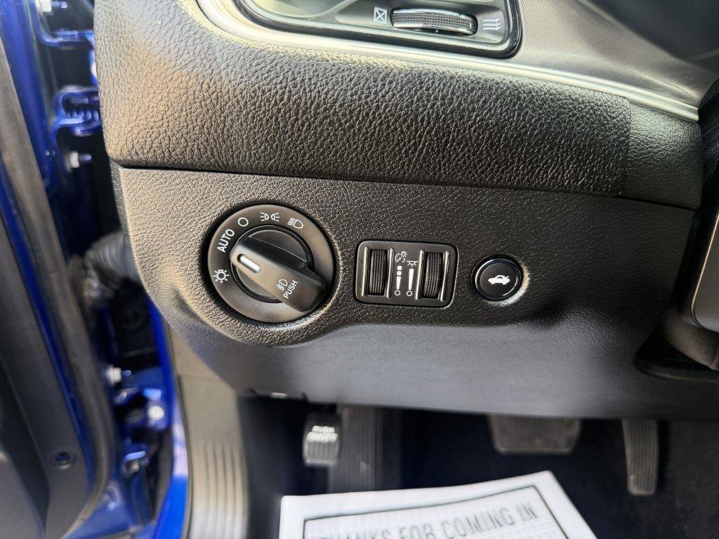 Used 2022 Dodge Challenger SXT w/ Driver Convenience Group AWD/4WD image 12