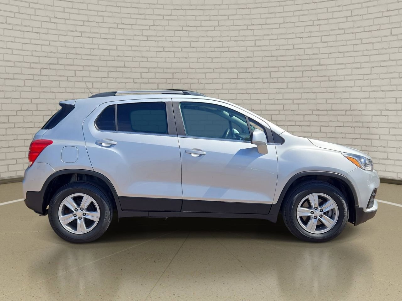 Used 2019 Chevrolet Trax LT FWD image 4
