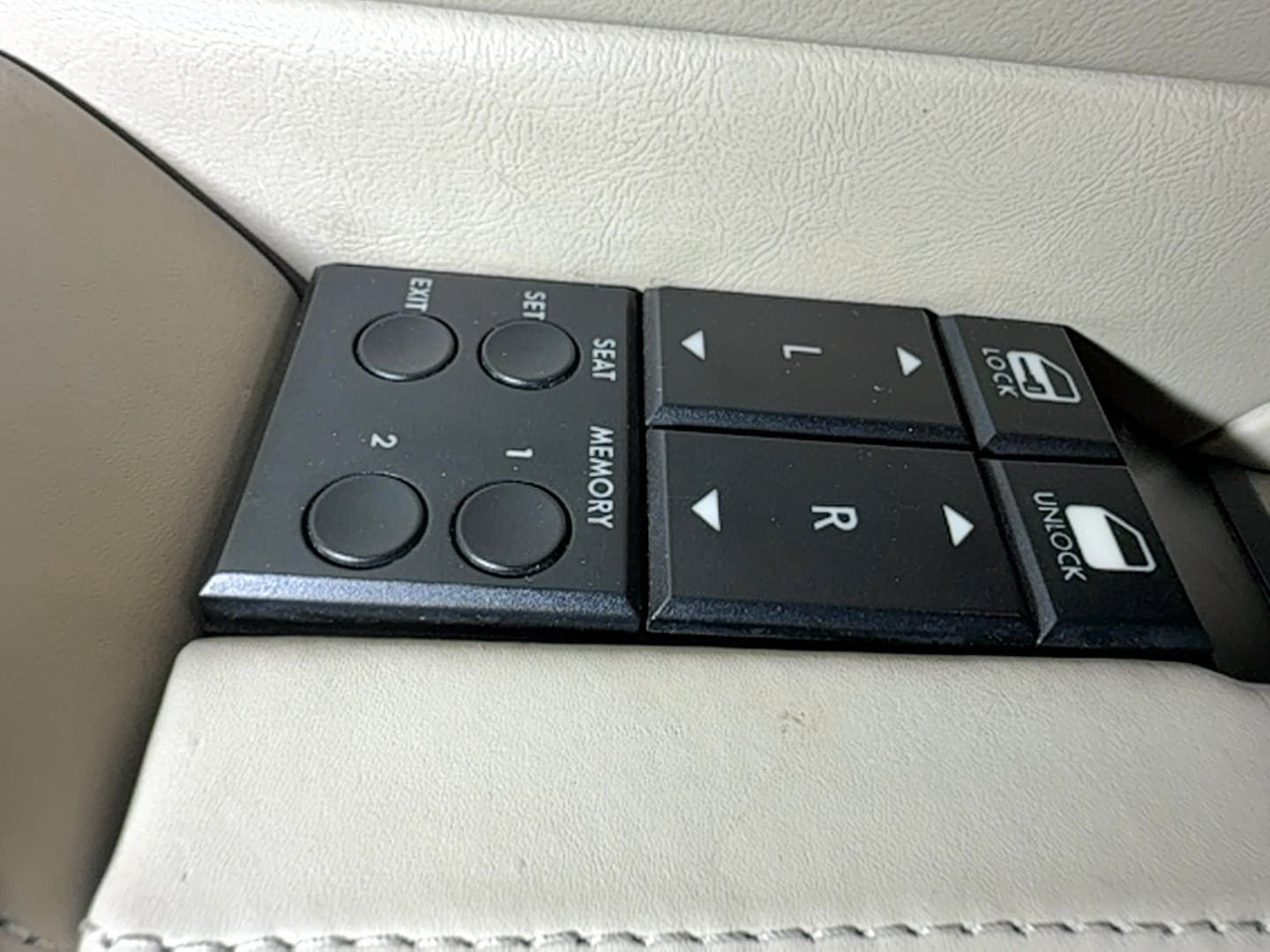 Used 1993 Cadillac Allante FWD image 45