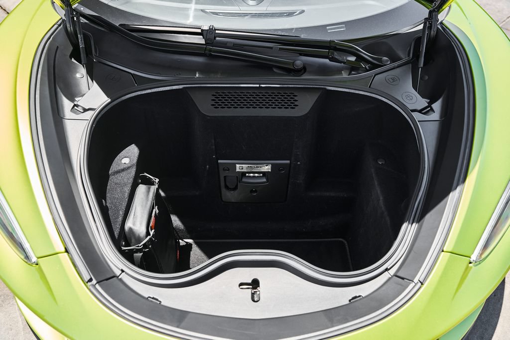 Used 2023 McLaren GT RWD image 17