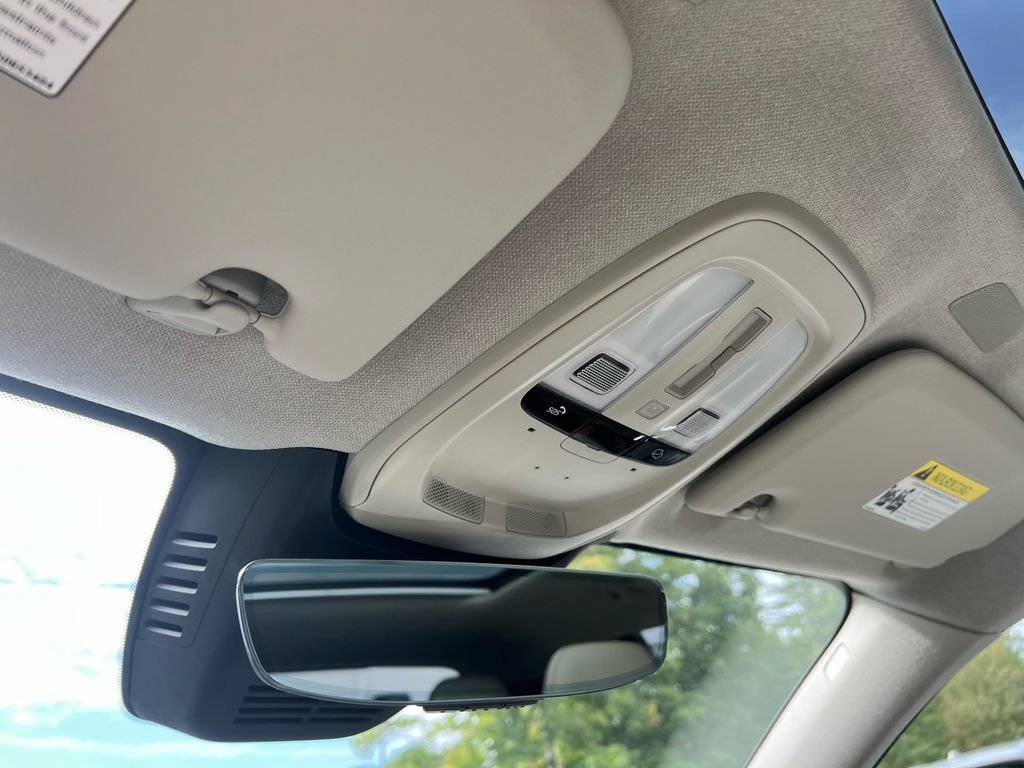 Certified 2025 Volvo XC40 B5 Plus AWD/4WD image 21