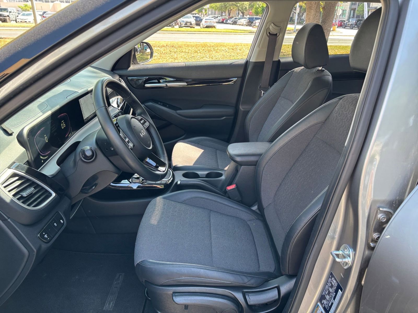 Used 2025 Kia Seltos S image 31