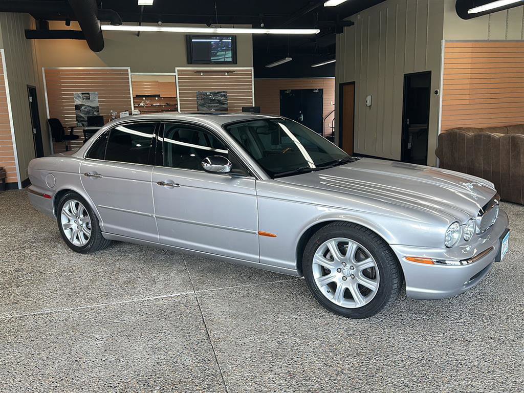 Used 2004 Jaguar XJ8 image 7