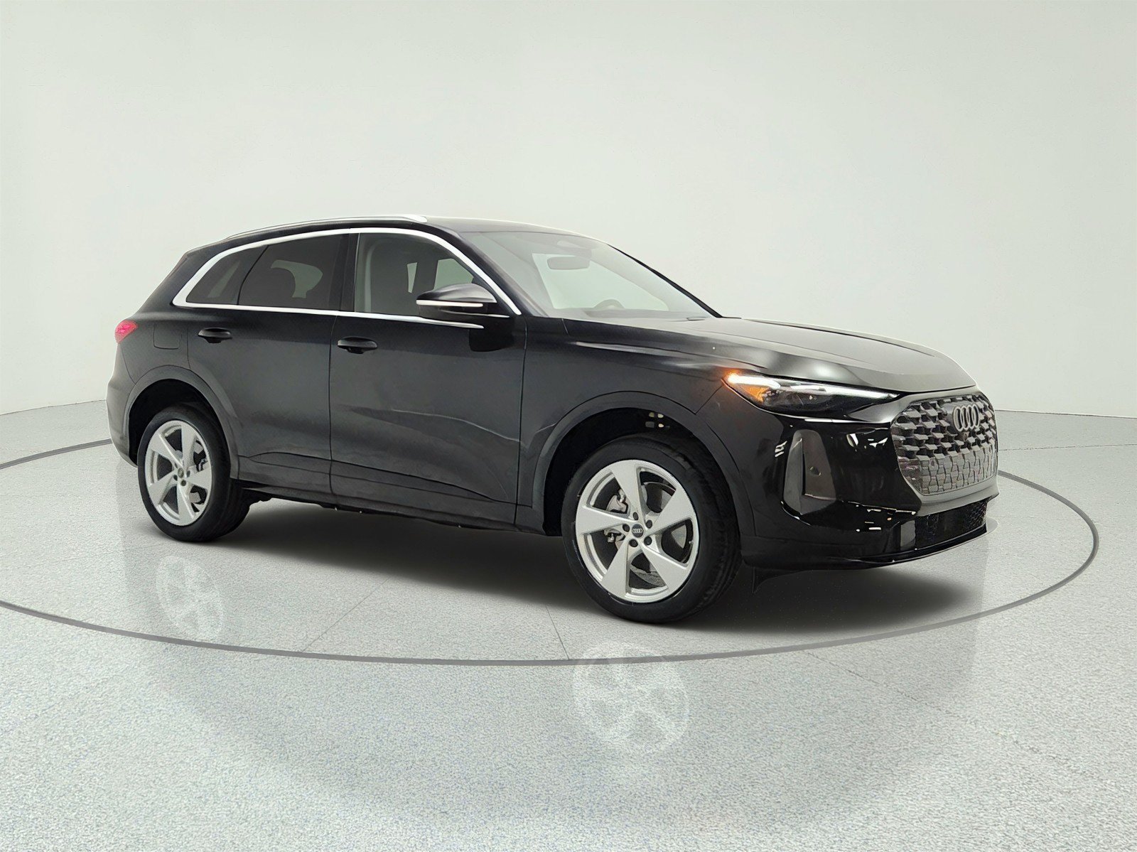 Used 2025 Audi Q5 Premium Plus w/ Premium Plus AWD/4WD image 3